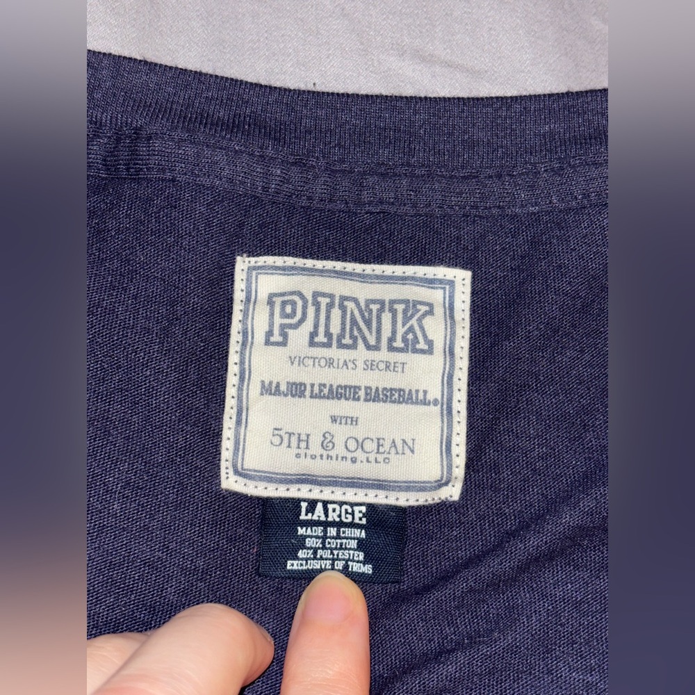 Victoria’s Secret PINK New York Yankees MLB Baseball V-Neck T-Shirt Size Large - Picture 4 of 8